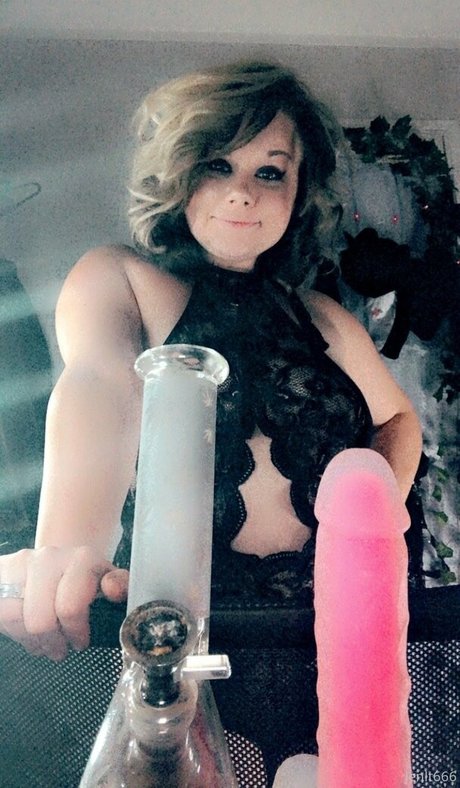 moonmomma369 exclusive model pic