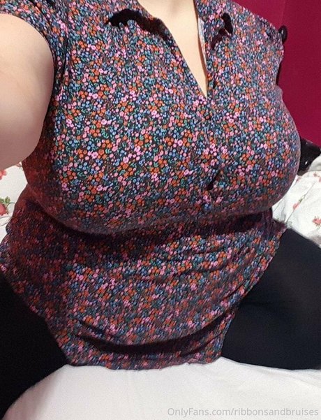 ribbonsandbruises model pornographic picture