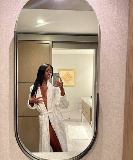 Luhmulaa pornstar art photo