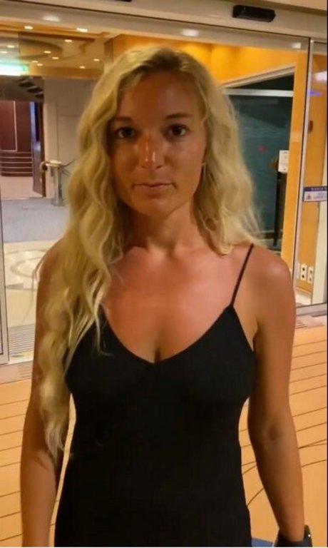 Chelsea Kreiner sexy star gallery