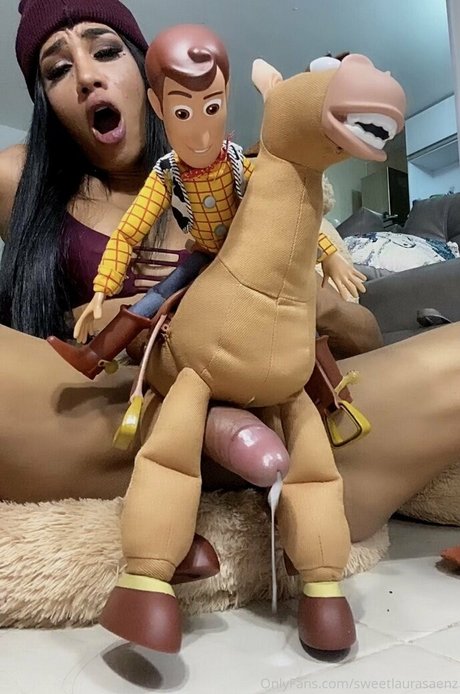 Laura Saenz sexy star photo