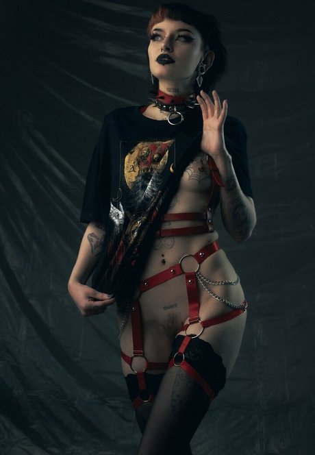 LittleDemonWitch star erotic pic