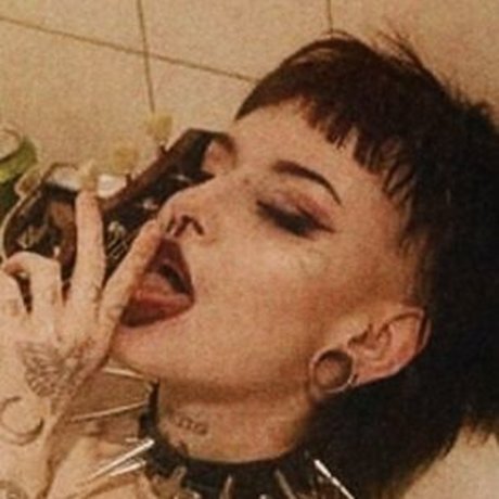 LittleDemonWitch sexy star photo