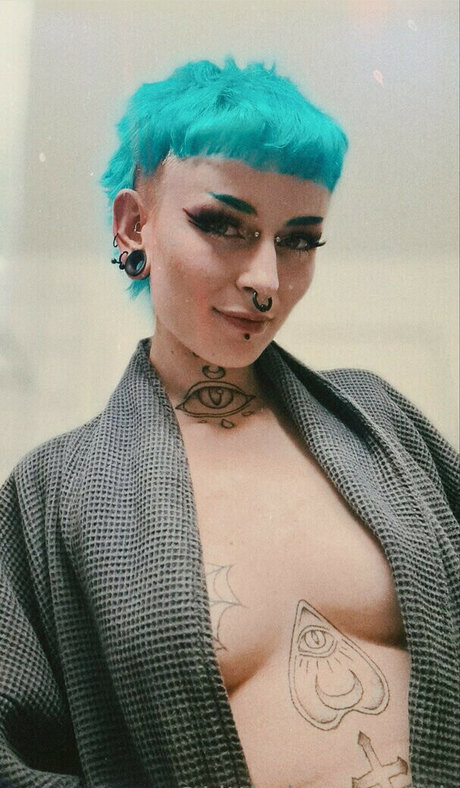 LittleDemonWitch profile pic