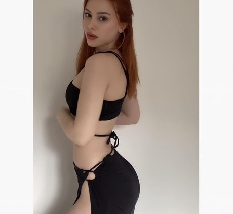 Aysennyuksel sexy actress gallery