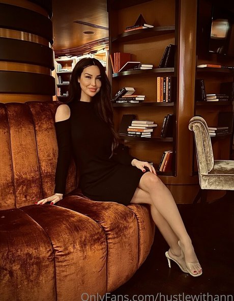 HustlewithAnn model high quality pictures