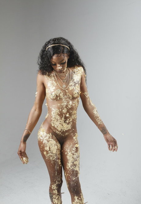 allucaneatwoo actress pics