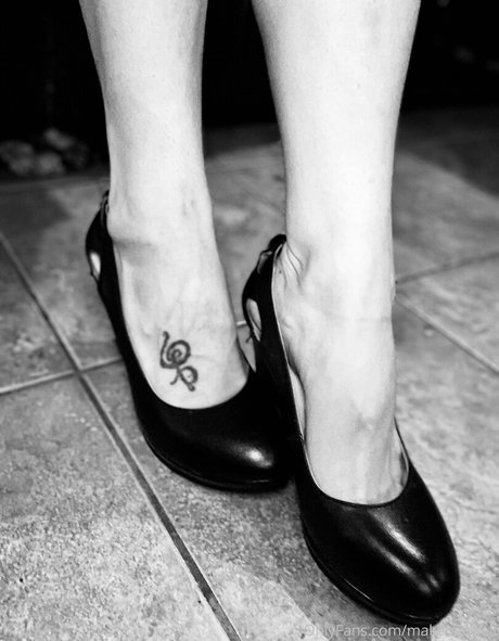 makememelt model sex photos