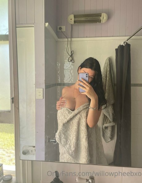 Phoebewillow model pretty img