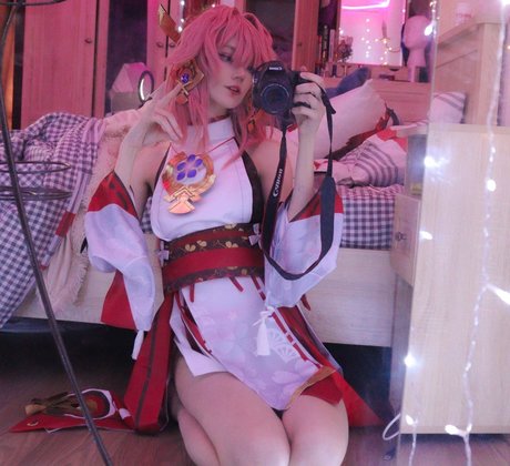 actress onlyfans art naked photo