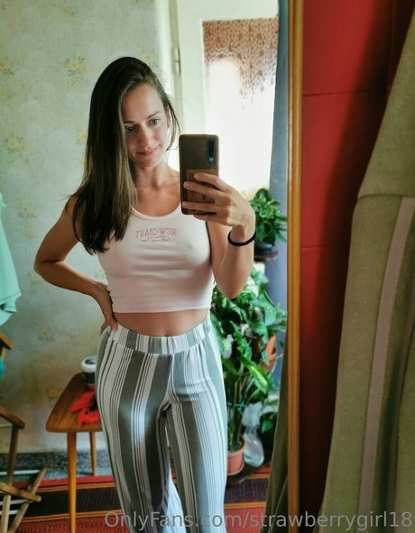 strawberrygirl18 adult model photo