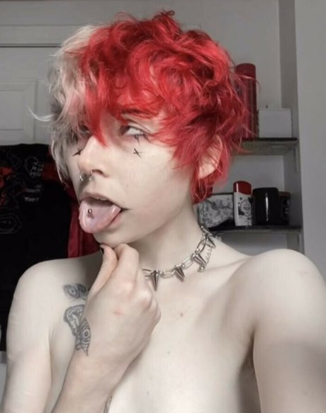 milkw0lf nude model picture