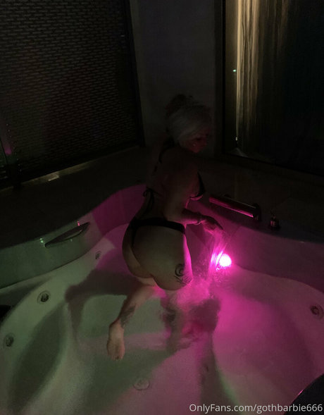 gothbarbie666 profile pic