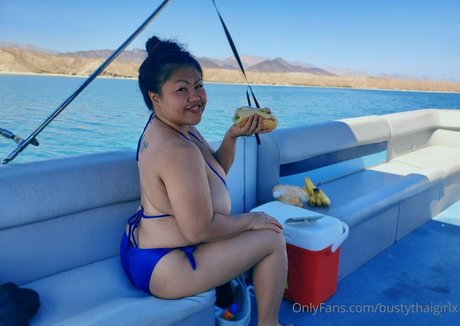 bustythaigirlx model xxx image