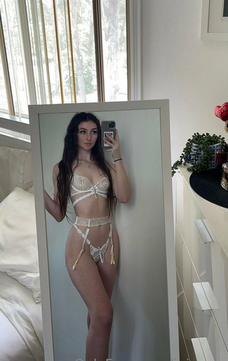 juicyalycia model erotic picture