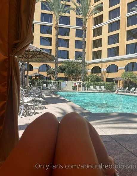 abouttheboobsvip erotic model img