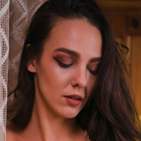 React GirlsYT pornstar pretty gallery