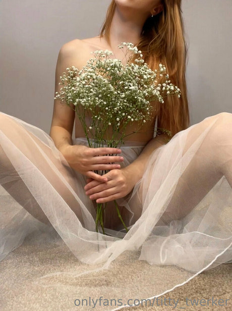 titty twerker exclusive star photo