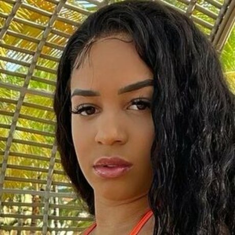 Tiffanieray model sexy pic