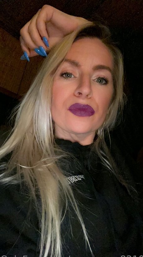 Only yours art model img