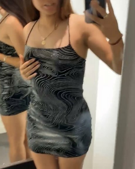 sluttedlola model beautiful photo