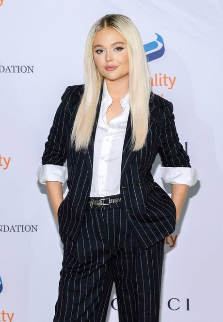 Emily Lind pornographic star gallery