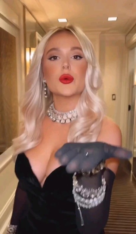 Emily Lind art actress photos