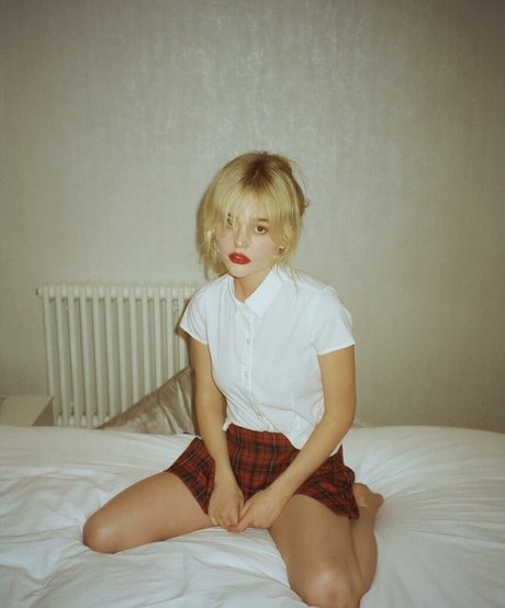 Emily Lind star nude pics