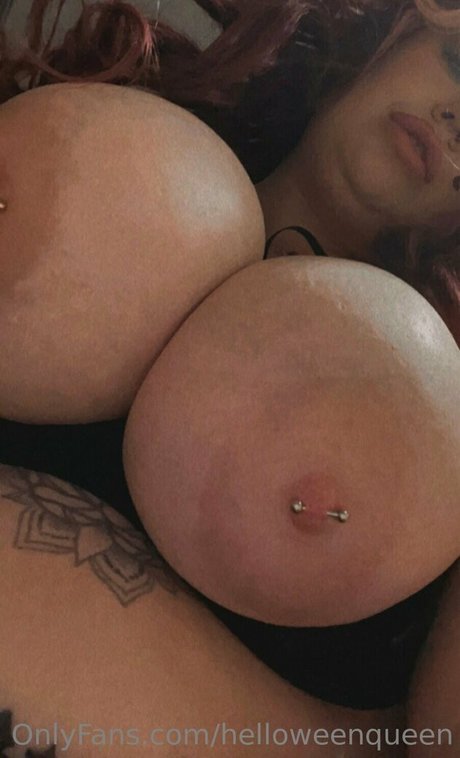 helloweenqueen star nude pictures