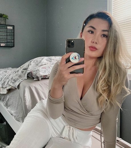 lindaafreckles pornographic model picture