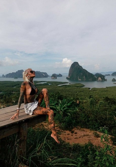 Bantik Boy art actress archive