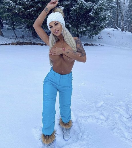 Nikola Rihova free model picture