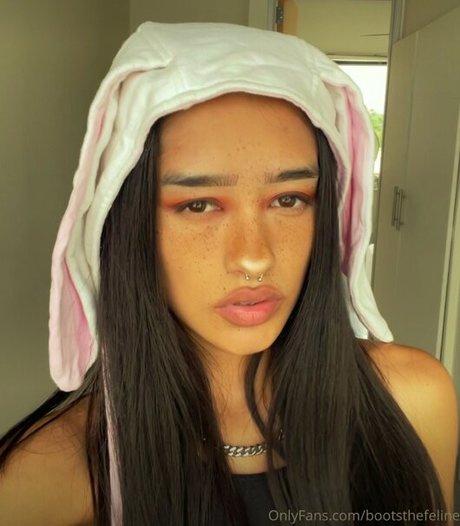 bootsthefeline exclusive actress images