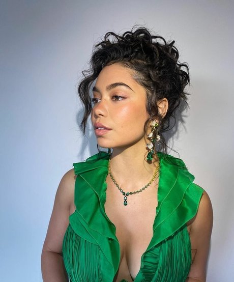 Aulii Cravalho pornographic star image