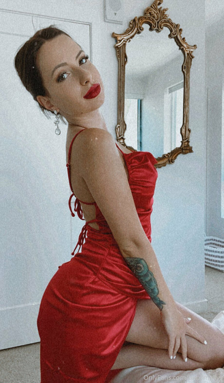 mollina rae model naked pictures