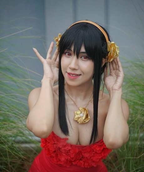 Refeen nude model image