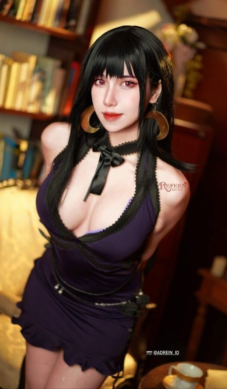 Refeen model nude images