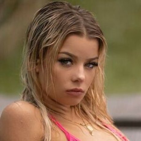 Eliza Lucas top model pic