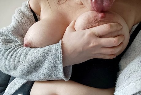 Mommy Time model pretty img