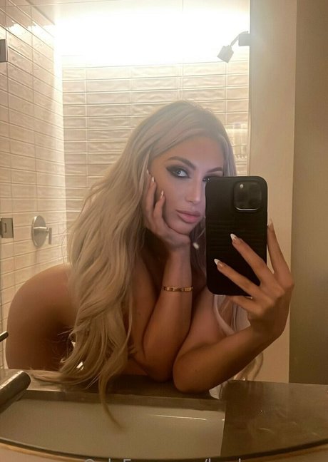 kayleygunner star beautiful pics