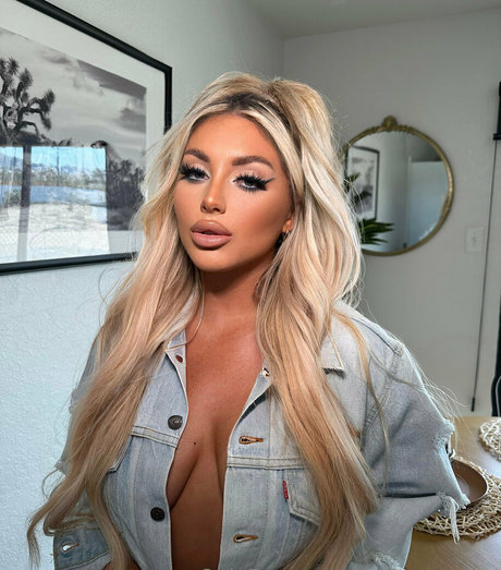 kayleygunner hot actress pic