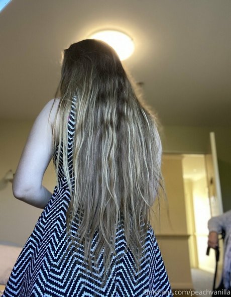 peachvanilla high quality model photo