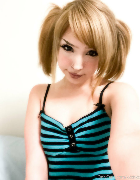 yourluvrgrl adult model images