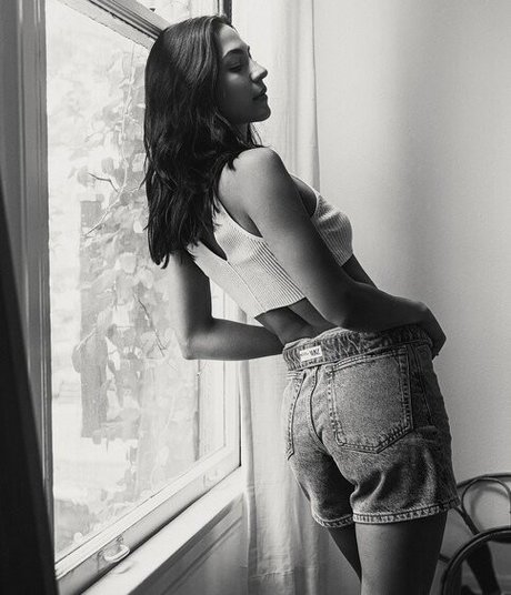 Natalee Linez perfect model photo