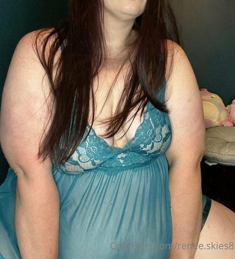 renee skies8 star img