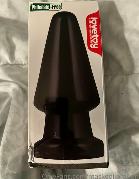 maskedlibrarian model perfect pic