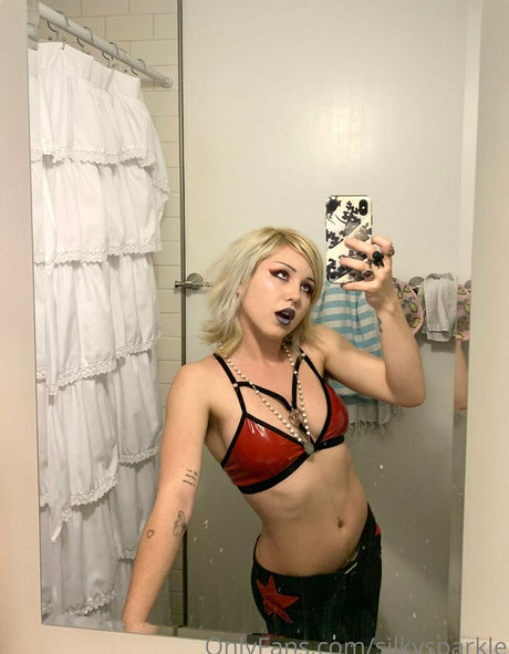 Paris Sun model nude pic