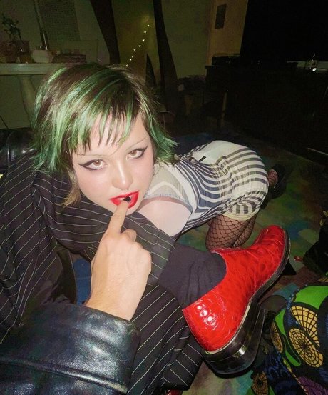 Paris Sun nude actress image