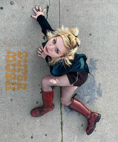 Paris Sun pornstar art archive