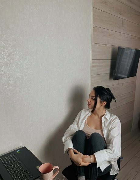 nasty brunette high quality actress img